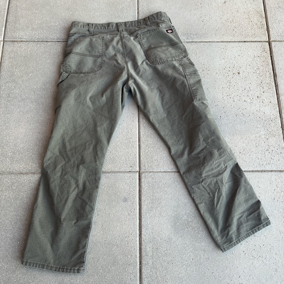 Grey Dickies Pants
#vintage #streetwear #thrift
38x32 - Picture 4 of 4